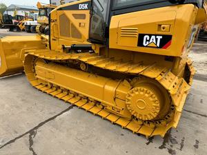 รถดันดิน CAT D5K มือสอง 9.4 ตัน พร้อมใช้งาน ชั่วโมงการทำงานน้อย รถแทรกเตอร์ตีนตะขาบพร้อมใบมีด สำหรับงานเหมืองหิน D4K D5K2 D6K มีขาย - Product Image 4