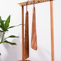 Spatule en bois massif avec corde de suspension, spatule en bois naturel, compatible avec les poêles antiadhésives, pour la cuisson et la pâtisserie, grattoir plat, ustensile de cuisine