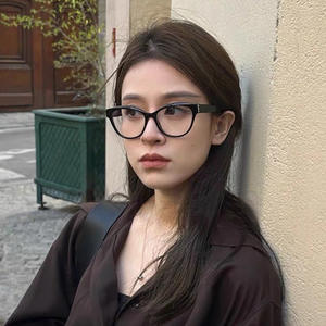 Gafas Qianai Cat Eye con Montura TR90 Anti Luz Azul para Mujer, de Alta Gama, Borde Perlado, Montura Negra, Forma Ovalada Ancha - Product Image 5