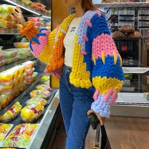 Cardigan en tricot color block arc-en-ciel pour femme, automne et hiver, tricoté à la main, épais, en crochet - Product Image 2