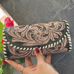 Portefeuille à main sculpté pochette étui de téléphone élégant multi-usages portefeuilles en cuir occidental portefeuille de couleur marron pour femmes - Product Image 1