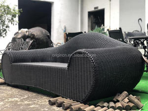 โซฟาหวายสานสไตล์หรูหรา โดดเด่นไม่ซ้ำใคร สำหรับสวนและกลางแจ้ง ดีไซน์แบบราชวงศ์อินโดนีเซีย ประณีตและมีระดับ - Product Image 2
