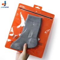 Impresión personalizada esmerilado grueso reutilizable deslizante cremallera bolsa plana ventana transparente plástico PVC calcetín bolsas de embalaje con agujero para colgar