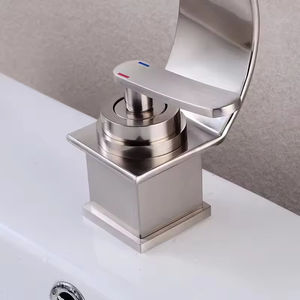 Robinet mitigeur de lavabo de salle de bain monocommande YF OEM en cuivre noir et or, à poser sur le comptoir |   Robinet cascade moderne chaud/froid avec valve en céramique - Product Image 2