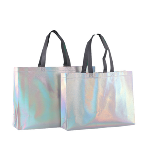 Sac de transport réutilisable en tissu non tissé imprimé en sérigraphie et laminé pour la fabrication de bougies, avec logo personnalisé et cordon de serrage - Product Image 3