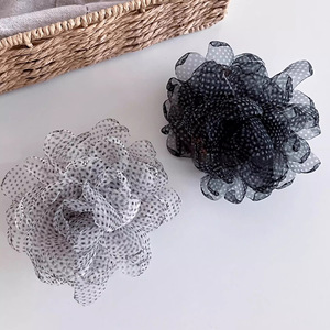 Nouvelle pince à cheveux requin style rétro français gris en tissu maillé avec fleur perlée pour femme, pince à cheveux florale douce - Product Image 2