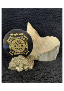 แผ่นชาร์จพลังงานทรงกลมทำจากหินอาเกตสีดำ พร้อมลวดลายคูเบอร์ยันตราแกะสลักด้วยคริสตัลธรรมชาติพลังงานสูงจากเซเลไนต์ - Product Image 2