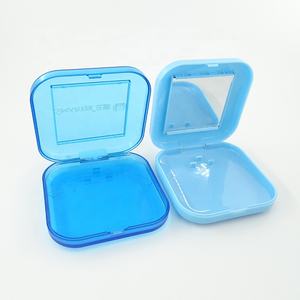 กล่องใส่ฟันปลอมและรีเทนเนอร์กล่องพลาสติกรูปหัวใจสีขาวพร้อมกระจกฝังโลโก้ตามสั่งใช้ในอุตสาหกรรม - Product Image 1