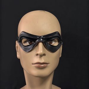 Umbrella Academy Black Eye Half Face Mask Disfraz de Halloween ecológico - Product Image 6