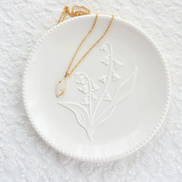 Service de vaisselle en céramique avec motif de muguet en relief européen, assiettes blanches en relief faites à la main pour les événements de mariage