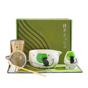 Ensemble cadeau bol et fouet à matcha japonais peints à la main, ensemble matcha peint à la main avec motif chat - Product Image 1