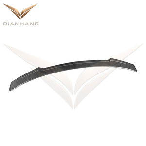 Aileron arrière central en fibre de carbone de style LY pour Q8 SQ8 2021+ - Product Image 1