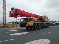 Grue tout-terrain hydraulique SAC4000C8-8 de 400 tonnes, 11800 kN*m, poids brut de 96800 kg, flèche principale à 8 sections de 102 m, hauteur de levage maximale de 142 m
