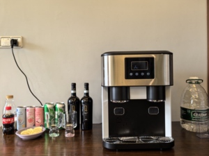 Elektrische Kleine Automatische Ijsmachine Machine Koelkast Met Water Dispenser Gemalen Ijs En Ijsbal <span class=keywords><strong>Maker</strong></span> Voor Gebotteld Water - Product Image 5