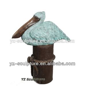 A grandezza naturale classica statua del pellicano di bronzo in piedi sul barilotto in metallo Design con tecnica di fusione - Product Image 3