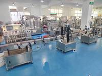Ligne de production automatique de remplissage et de bouchage de liquides purs à 4 têtes, eau, jus, étiquetage
