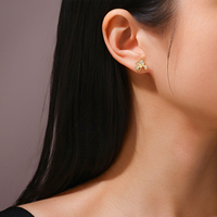 Anting-anting stud bunga moissanite perak sterling 925 untuk wanita, berlapis emas 18K, moissanite warna D, VVS1, berlian floral