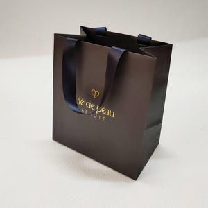 Custom Low Price <strong>Gold</strong> Foil Logo Elegant <strong>Black</strong> Luxury Clothing Shopping Paper <strong>Gift</strong> <strong>Bag</strong> With Ribbon Handle for Garment Packaging