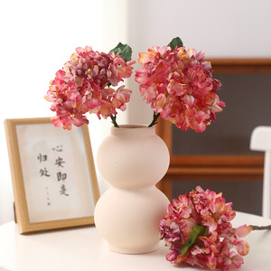 Hydrangea artificielle avec bords brûlés, fleurs en soie plastique rose pour la décoration de la maison et des mariages, haute simulation - Product Image 1