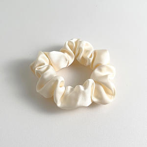 ที่คาด<span class=keywords><strong>ผม</strong></span>ผ้าซาตินขนาด 8 ซม. ขายส่ง มีสินค้าในสต็อก สไตล์ฝรั่งเศสสุด<span class=keywords><strong>ห</strong></span>รู สำ<span class=keywords><strong>ห</strong></span>รับเด็กผู้<span class=keywords><strong>ห</strong></span>ญิงและผู้หญิง - Product Image 5