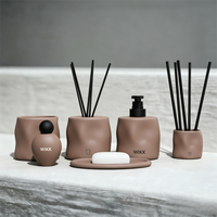 Vases à bougies en céramique beiges de luxe, personnalisables en couleur et taille, avec logo en relief, pour la décoration de la maison, pour un cadeau de Noël