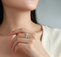 1,71 CTW S925 Sterling Silber Ovaler Moissanit 4-Krappen-Fassung Rhodium 14K Vergoldet Luxus Eternity Band Breiter Kettenring