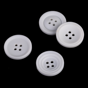 Tùy Chỉnh Màu Trắng Biểu Tượng Nhựa Trang Trí Nút 18Mm 20Mm <span class=keywords><strong>23Mm</strong></span> Cho Người Đàn Ông Của Áo Khoác & Phù Hợp Với Có Thể Giặt Tên Thương Hiệu Nút Nhà Sản Xuất - Product Image 2