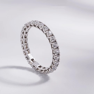 Anillo Fino y Delgado de Eternidad, Oro Blanco de 18k, Anillo con Diamante Cultivado en Laboratorio - Product Image 1