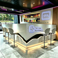 Comptoir de bar en surface solide blanche pour restaurant, hôtel, lounge bar avec logo