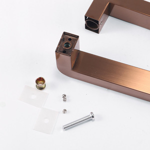 Puerta de vidrio electrochapada en acero inoxidable, tubo cuadrado engrosado en titanio dorado, manija en forma de rosa, KTV, moderno y sencillo - Product Image 3