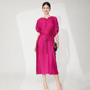 1. पी ऊर्ध्वाधर स्ट्रिप्ड पोशाक महिलाओं को ढीली स्लिम कैजुअल टाई कमर मिडी पोशाक महिलाओं की फैशन डिजाइन ऑनलाइन थोक दुकान - Product Image 3