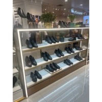 Boutique de vêtements de sport idée de design d'intérieur Sneaker Chaussures magasins design pour chaussures de vente au détail