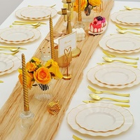Assiettes ondulées jetables en plastique avec bordure dorée Assiettes rétro irrégulières pour salade colorée et dessert, réutilisables pour les fêtes, les mariages et le camping