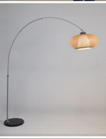 Lampe sur pied LED E27 moderne et minimaliste de style nordique avec structure en fer et abat-jour en bois pour chambre et salon de villa