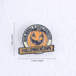"Normale è grossolanamente sopravvalutato" distintivi in lega unici di Halloween con testa di zucca, spille smaltate, spille per zaino, ecc. - Product Image 4