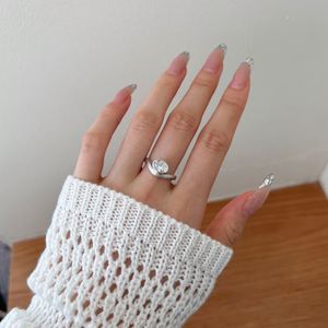 Bague de promesse de mariage Dylam en argent S925 de haute qualité, surface brossée incurvée, forme ovale, diamant, topaze, zircone 5A - Product Image 3