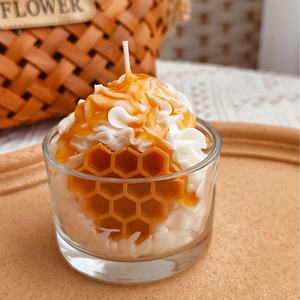 Kreative Handgemachte Eiscreme-Glasdose Sojawachs Duftkerze Veganes Dessert Erdbeer-Shortcake-Kerze für Geschenke - Product Image 6
