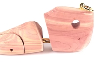 Camilla de zapatos cómoda personalizable respetuoso del medio ambiente barato cedro de madera ajustable árbol de zapato de madera de cedro americano