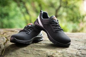 Hafif uçan dokuma çelik ayak anti-statik güvenlik ayakkabıları nefes düşük kesim iş çizmeleri fabrika Unisex - Product Image 3