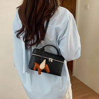Mini sac à main à fermeture éclair avec breloque cheval, sac à bandoulière en PU pour femme, idéal pour les sorties quotidiennes
