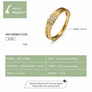 Bague en acier inoxydable plaqué or 14K sous vide avec grappe de zircons, double rail et détails gravés, largeur 0,5 cm - Product Image 4