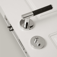 Poignée de porte en cuir motif Lychee avec base en laiton Poignée à levier chromée moderne pour décoration élégante de la maison et de l'hôtel
