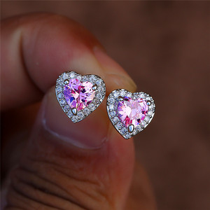 Boucles d'oreilles clous en cristal cœur E392, strass multicolores, pour femme, romantiques, à porter au quotidien, sertissage griffe - Product Image 3