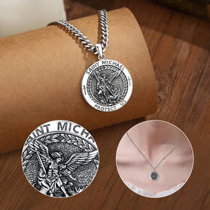 Collar Merryshine San Miguel Arcángel, Amuleto de la Oración de la Serenidad, Colgante Personalizado para Hombre - Product Image 3