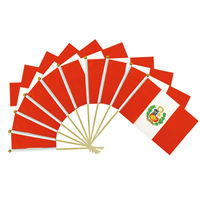 2024 Venta caliente de fábrica Perú poste de madera bandera ondeada a mano para vacaciones generales
