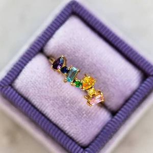 Anello Geometrico con Zirconi per Donne, Gioiello Chic e Minimalista di Lusso per Dito Indice, Regalo di Moda - Product Image 3