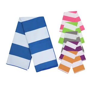 Huiyi Brand new design poncho serviette de plage avec sacs Serviette de plage en microfibre imprimée haute résistance à l'abrasion
