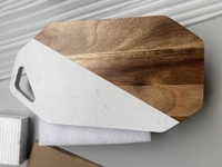 Plateau de service élégant en marbre abstrait et bois d'acacia, style américain, écologique, nouveau plateau à charcuterie et fromages pour fêtes