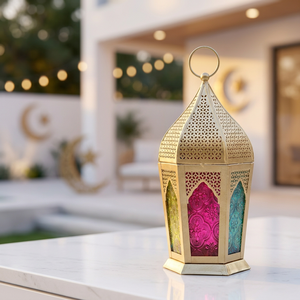 Lanterne à bougie en verre et métal marocain coloré, or, dernière collection 2027, pour la décoration de la maison et des événements du Ramadan - Product Image 1