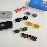 Nouvelle Collection 2026 – Lunettes de Soleil Enfant Style Ins, Monture Transparente Effet Macaron, Verres PC, avec Coffret Cadeau Idéal pour les Voyages